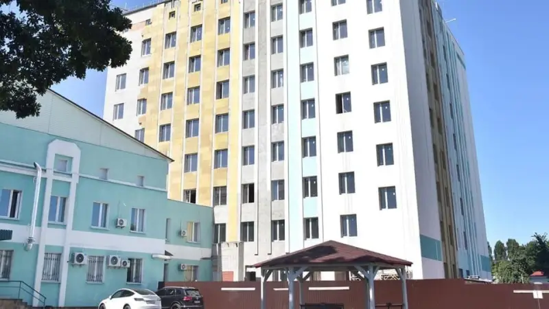 У Коростені добудовують 8-поверховий корпус лікарні, що стояв пусткою понад три десятиліття