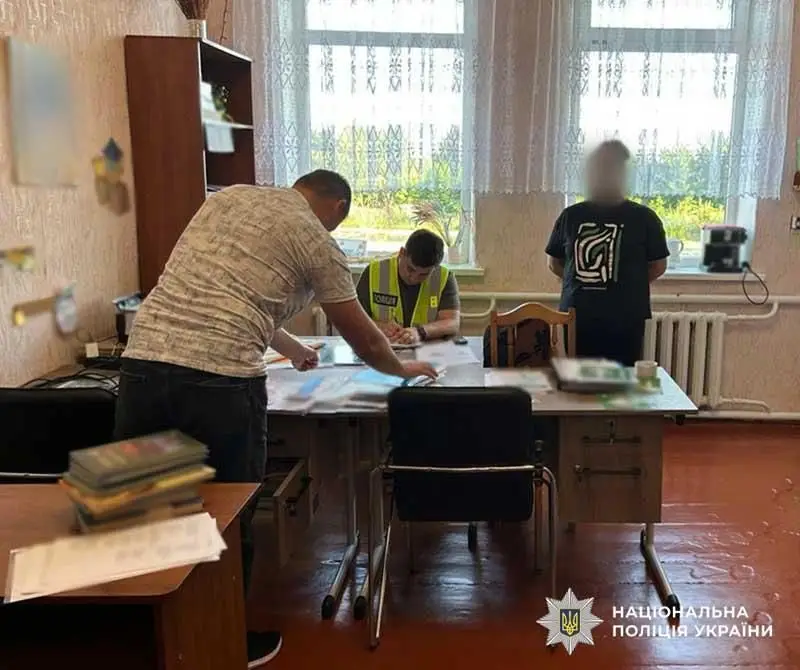 На Житомирщині викрили посадовця, який за $4 тисячі обіцяв роботу та відстрочку від мобілізації