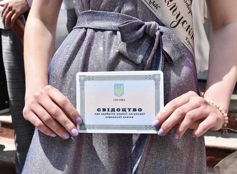 Коростень провів святковий парад випускників-2025