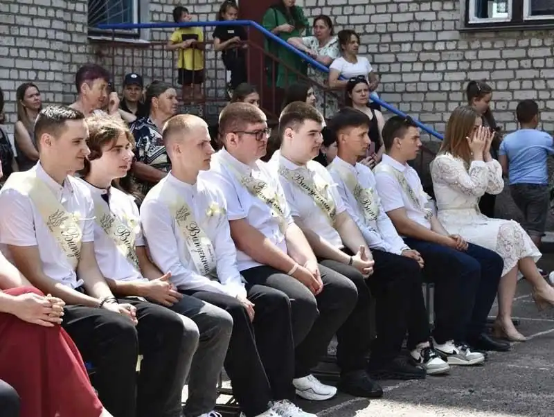Коростень провів святковий парад випускників-2025