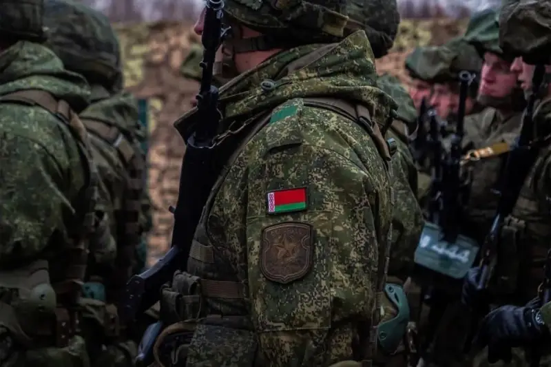 Білорусь готує законодавчі зміни, що дозволять оголосити воєнний стан у разі ударів по Росії